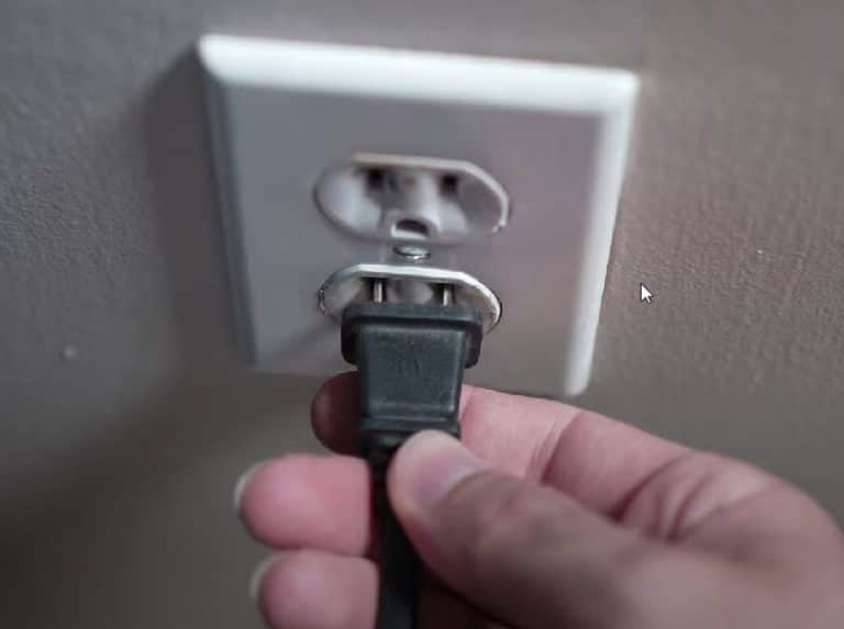 Why Is Samsung TV Not Turning On? [SOLVED]